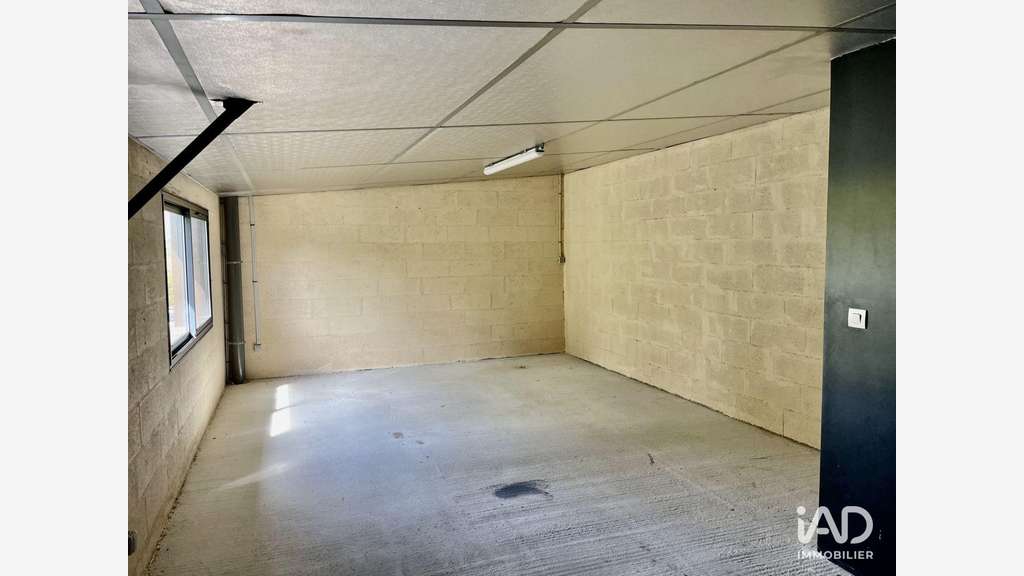 A louer local commercial 70m² + parkings Itteville