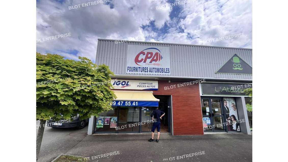 À LOUER - LOCAL COMMERCIAL 133 M² ENVIRON - JANZÉ