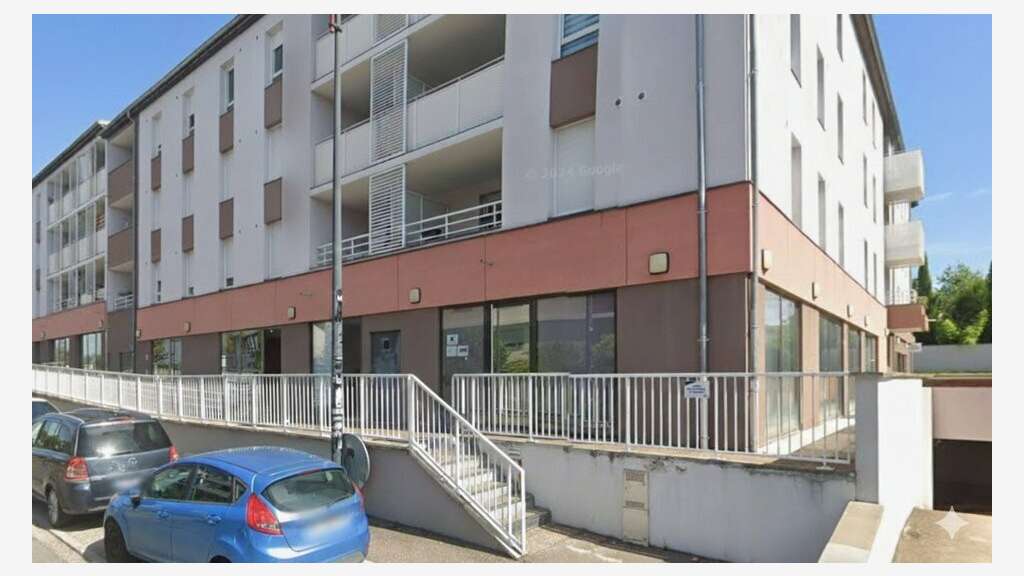 Local commercial 115m² à louer à Jassans-Riottier