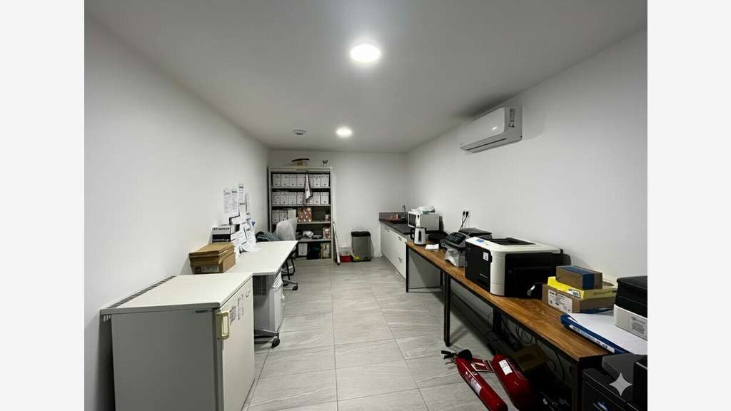 Local commercial 115m² à louer à Jassans-Riottier