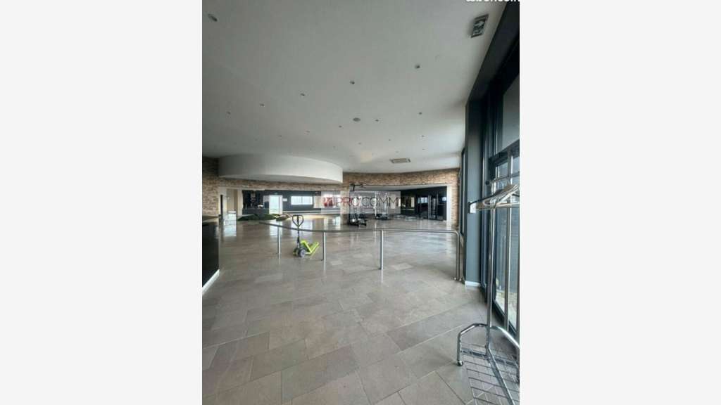 Local commercial 850m² à louer à Jouy-aux-Arches