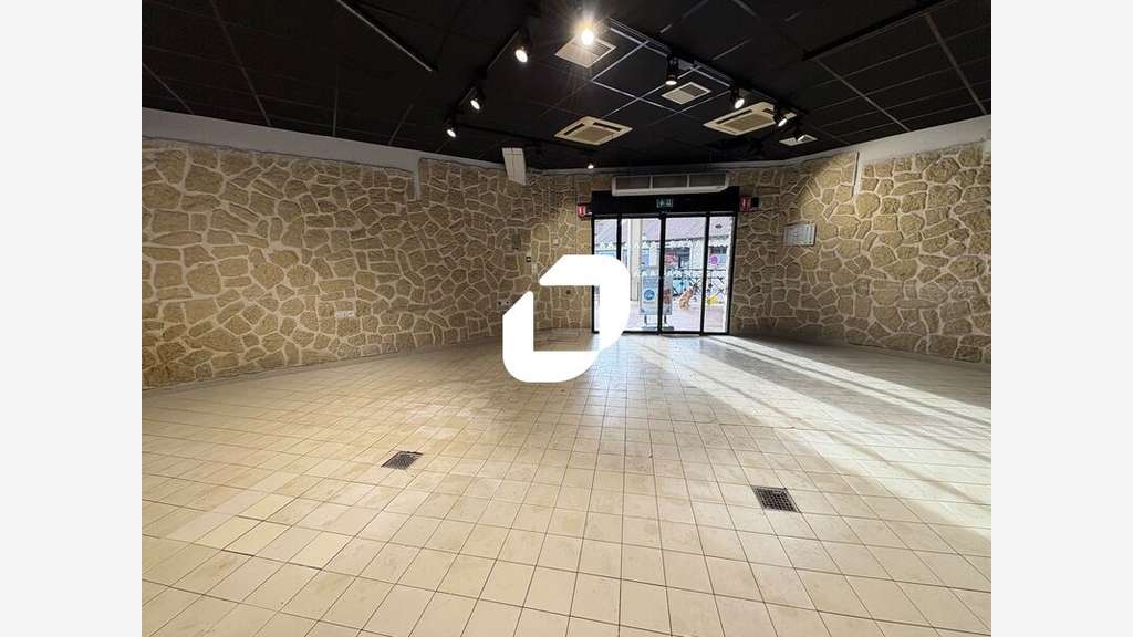 A louer Local commercial 129m² Jouy en josas