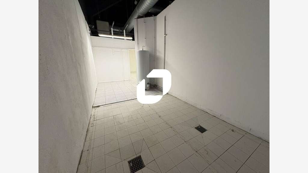 A louer Local commercial 129m² Jouy en josas