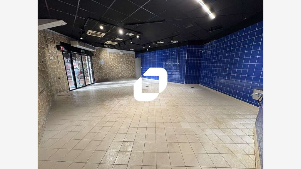 A louer Local commercial 129m² Jouy en josas
