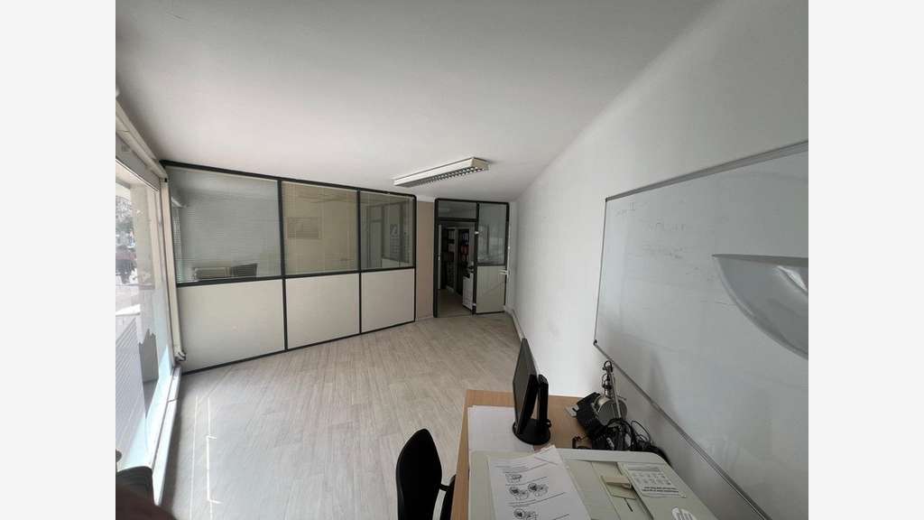 Belle boutique 62m² à louer à Juan-les-Pins Wilson