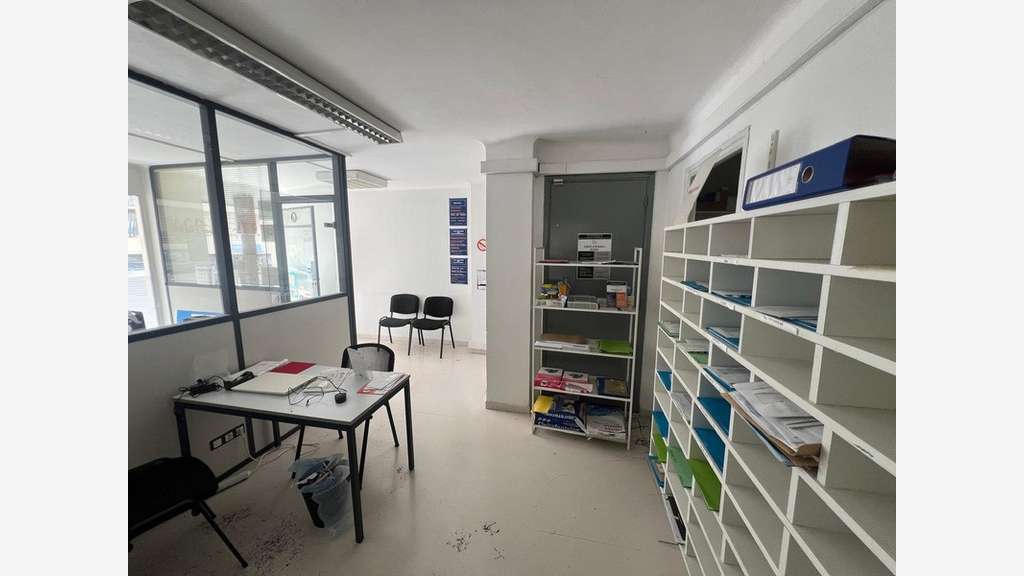Belle boutique 62m² à louer à Juan-les-Pins Wilson