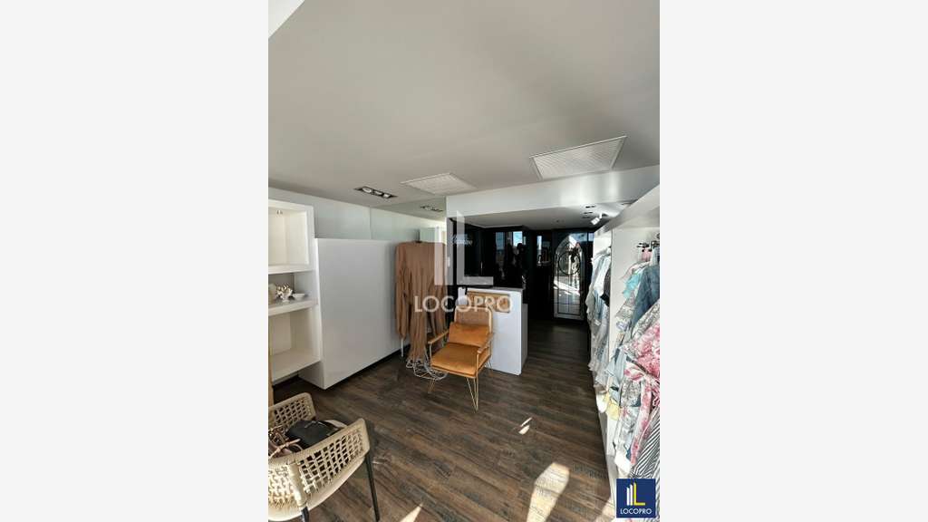A louer local commercial de 51m² à Juan les Pins