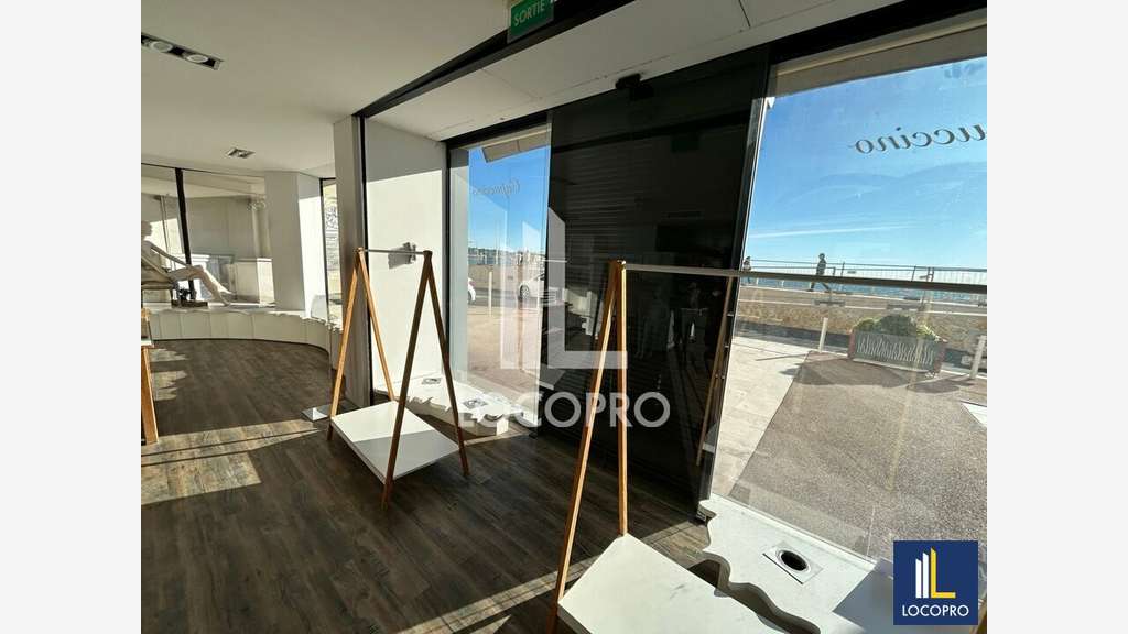 A louer local commercial de 51m² à Juan les Pins