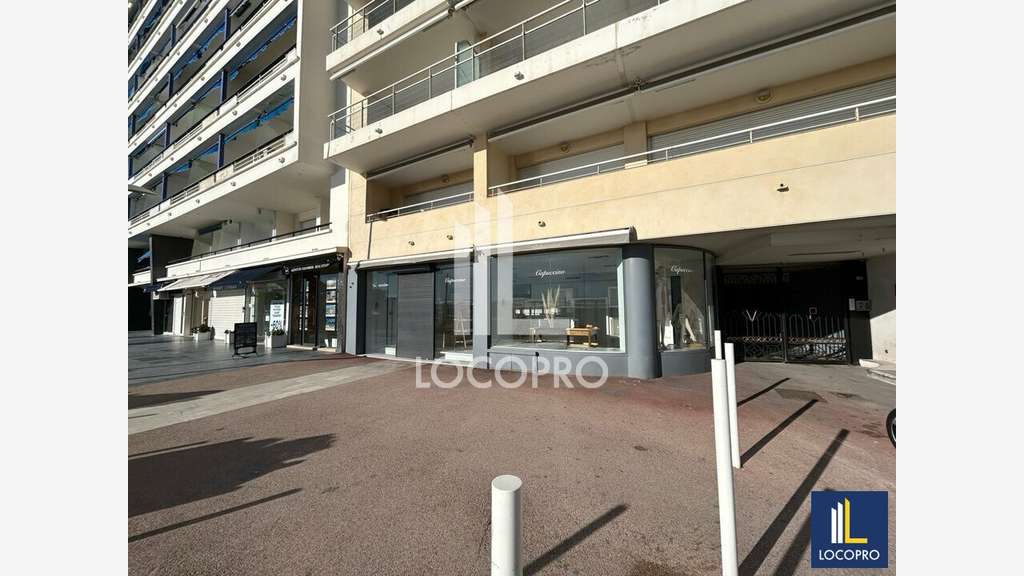 A louer local commercial de 51m² à Juan les Pins
