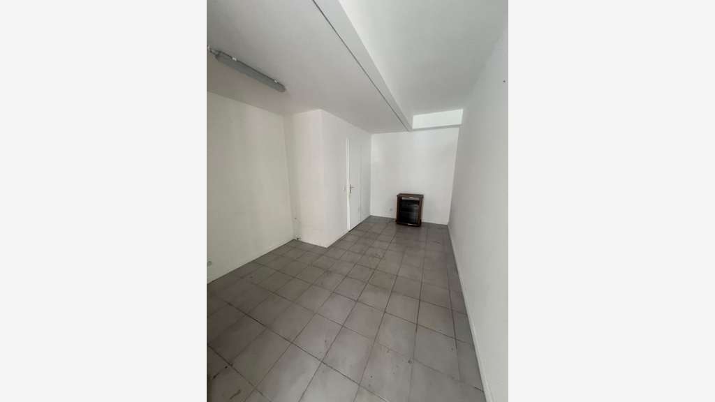 LOCAL COMMERCIAL DE 71M2 A VENDRE - SECTEUR PLAGE