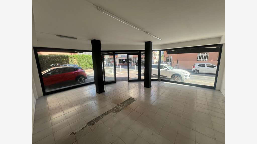 LOCAL COMMERCIAL DE 71M2 A VENDRE - SECTEUR PLAGE