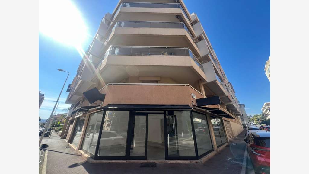 LOCAL COMMERCIAL DE 71M2 A VENDRE - SECTEUR PLAGE