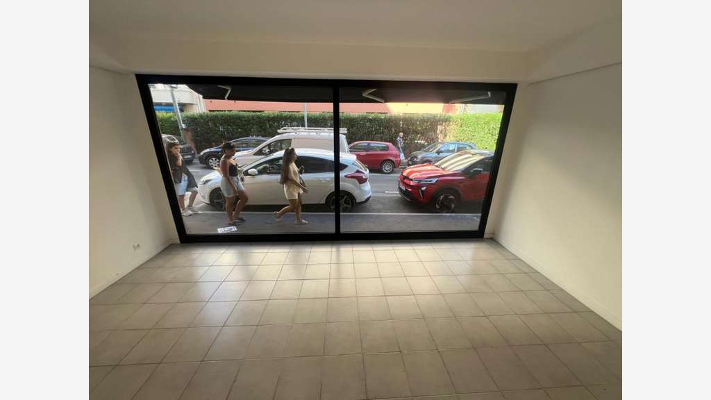 LOCAL COMMERCIAL DE 71M2 A VENDRE - SECTEUR PLAGE