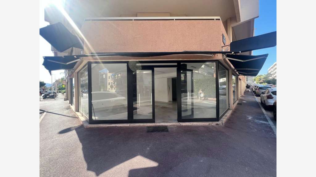 LOCAL COMMERCIAL DE 71M2 A VENDRE - SECTEUR PLAGE