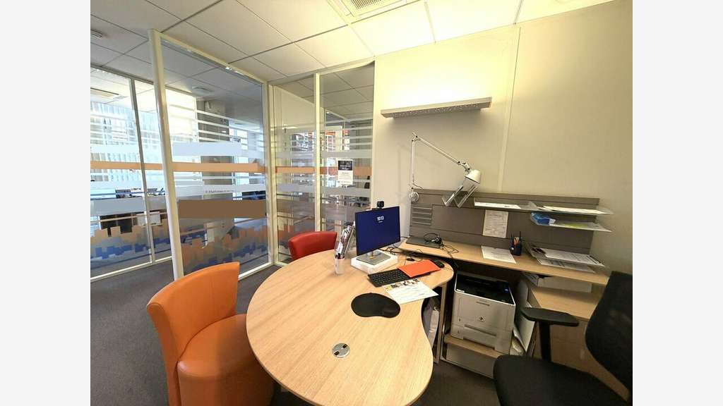 Loue local commercial 216m² + parkings à Juvignac