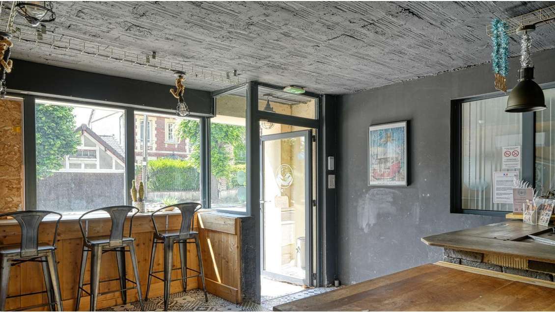 Vente local commercial de 100m² PMR visib. Juziers