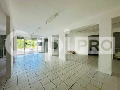 A louer local de 135m² au coeur de Kourou