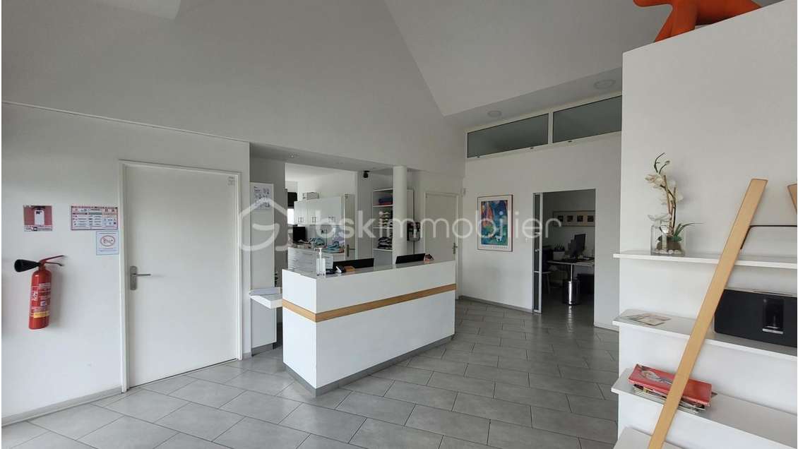 Location local commercial 110m² centre Étang-Salé 