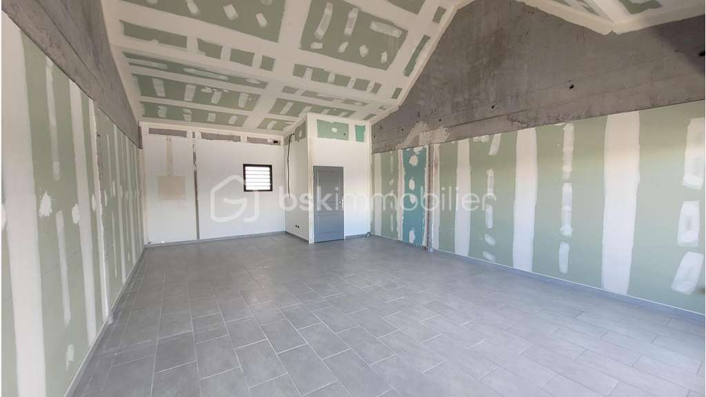 Location local 50m² à l'Étang-Salé centre