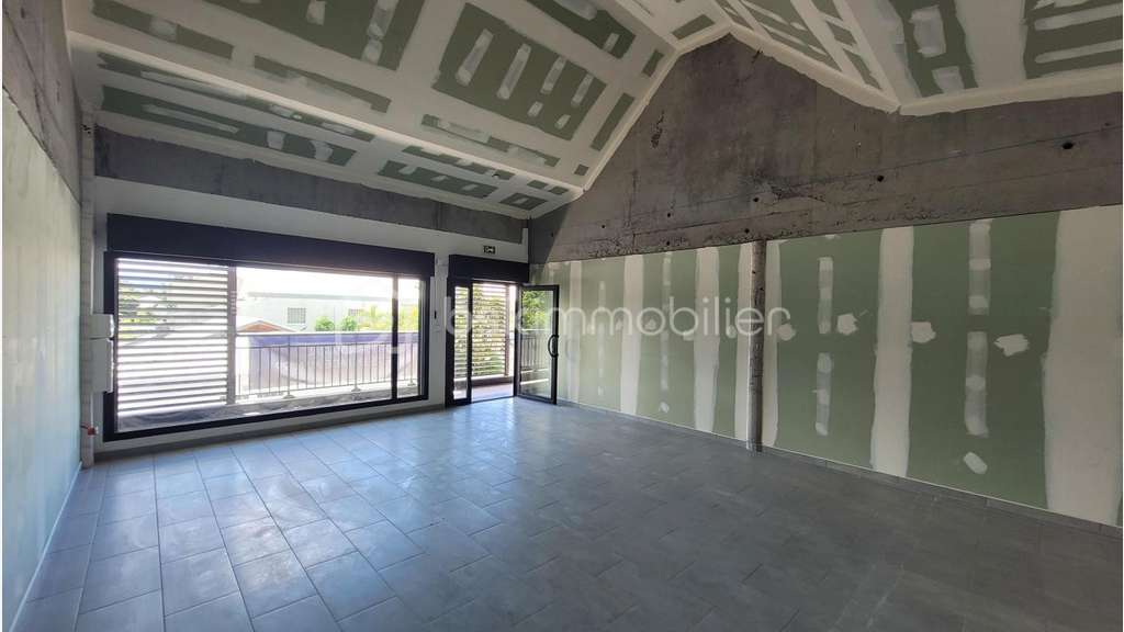 Location local 50m² à l'Étang-Salé centre