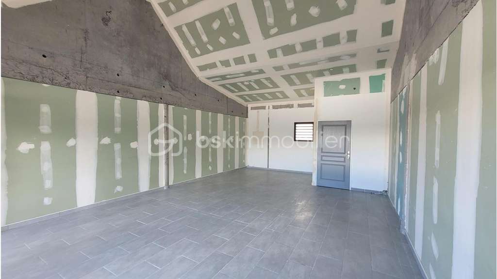 Location local 50m² à l'Étang-Salé centre