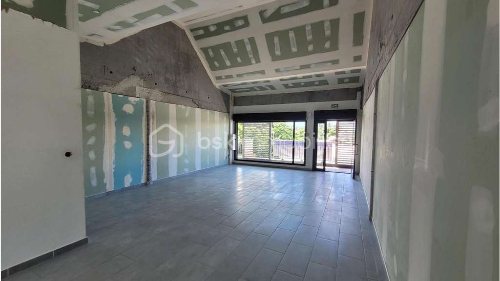 Location local 50m² à l'Étang-Salé centre