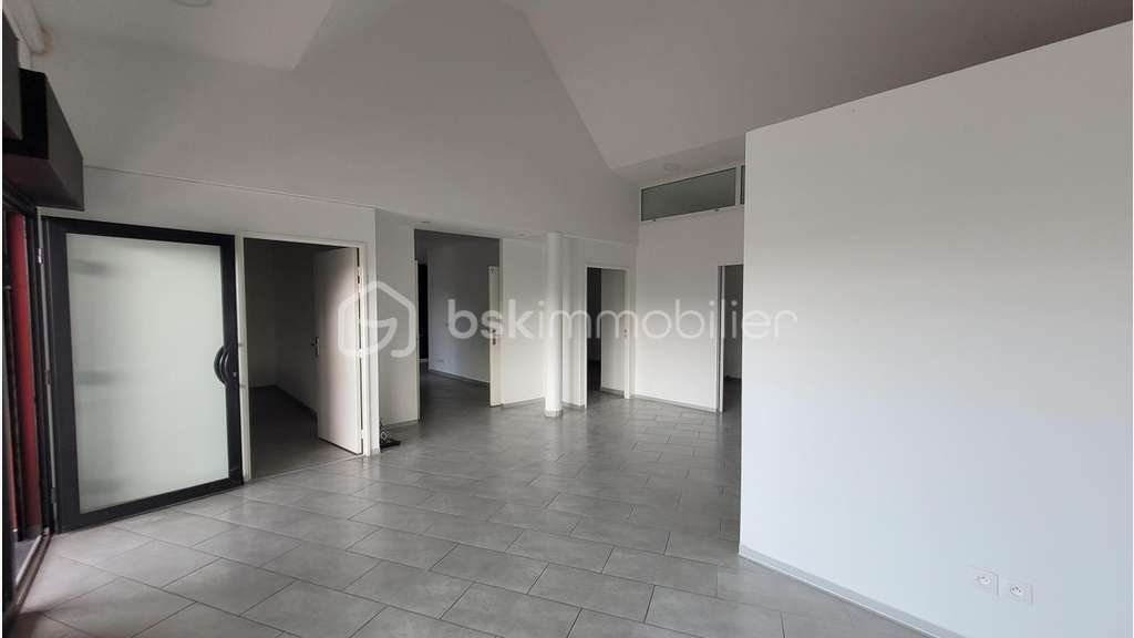 Location Local Commercial ou Professionnel de 110