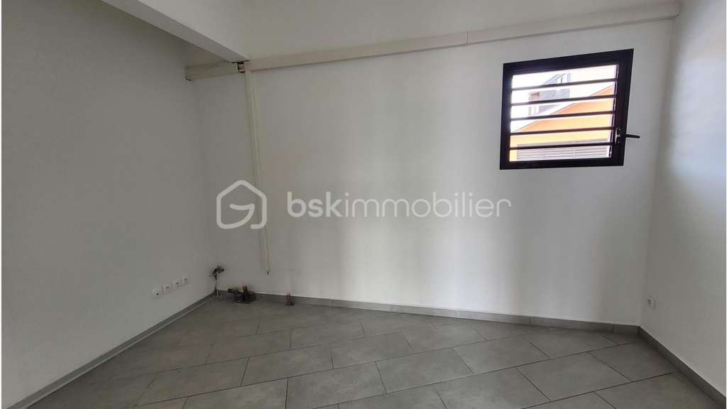 Location Local Commercial ou Professionnel de 110