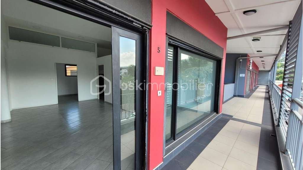 Location Local Commercial ou Professionnel de 110