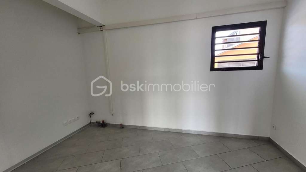 Location Local Commercial ou Professionnel de 110