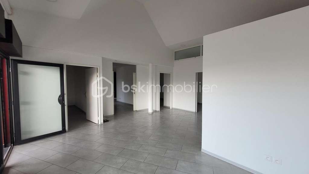 Location Local Commercial ou Professionnel de 110