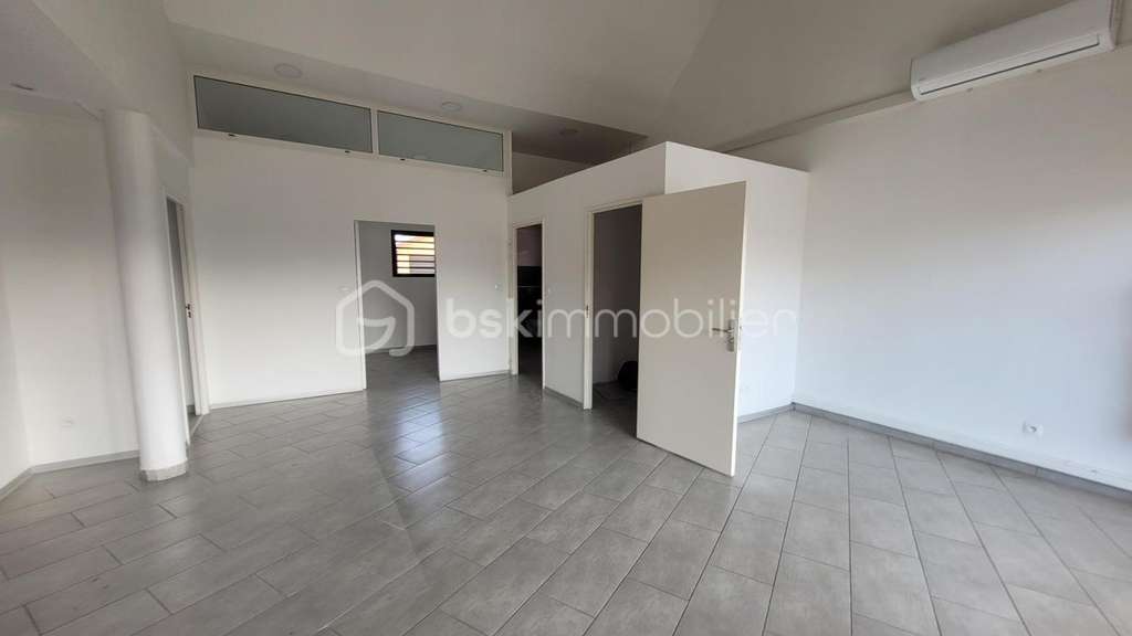 Location Local Commercial ou Professionnel de 110