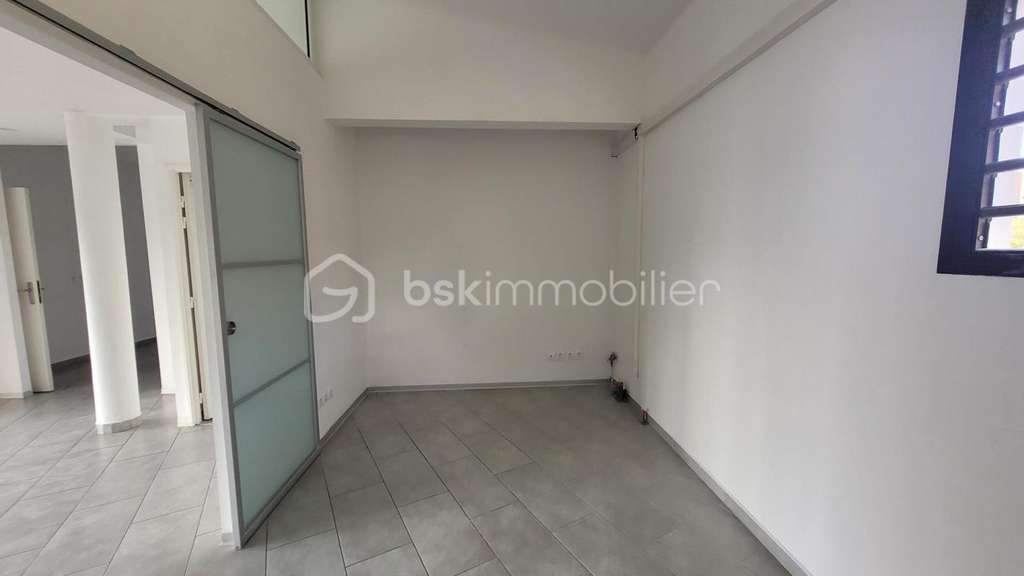 Location Local Commercial ou Professionnel de 110