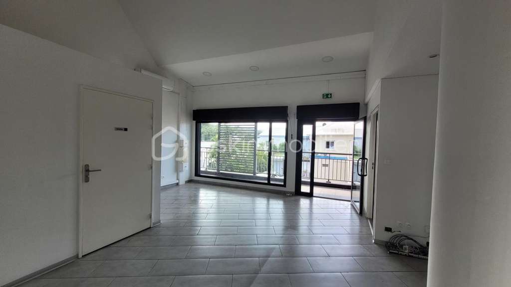 Location Local Commercial ou Professionnel de 110