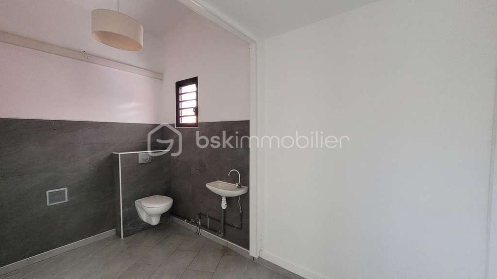 Location Local Commercial ou Professionnel de 110