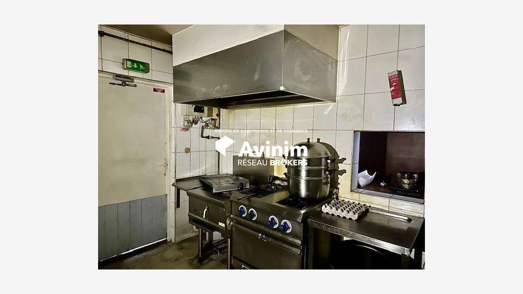 A louer local commercial 350m² C.C. Le Grand Val