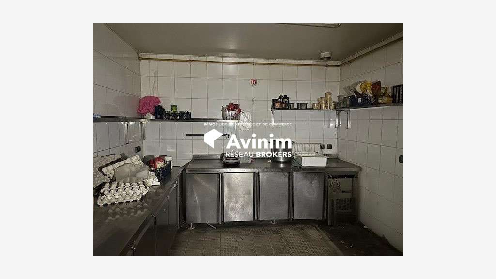 A louer local commercial 350m² C.C. Le Grand Val
