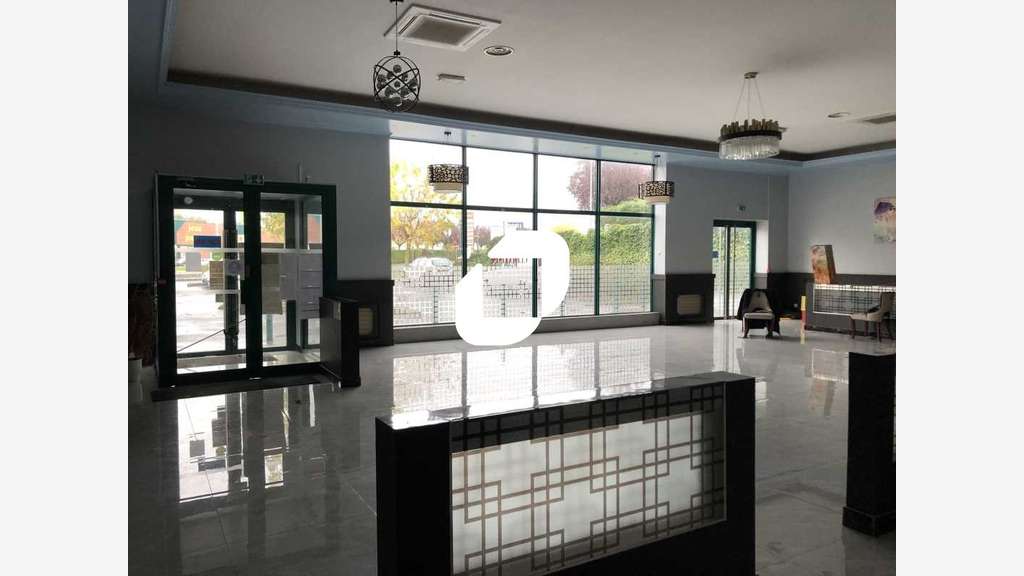 A louer Local commercial 353m² L'isle adam