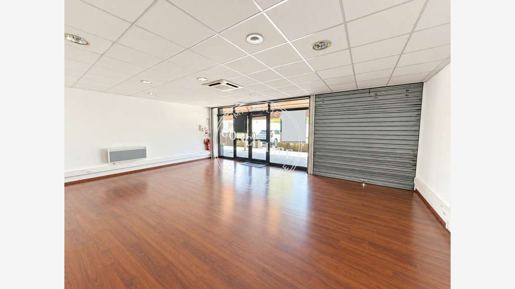 Local commercial de 100m² à l'Union St Caprais