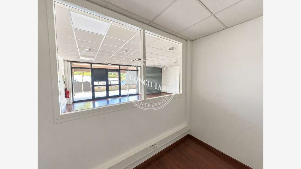 Local commercial de 100m² à l'Union St Caprais
