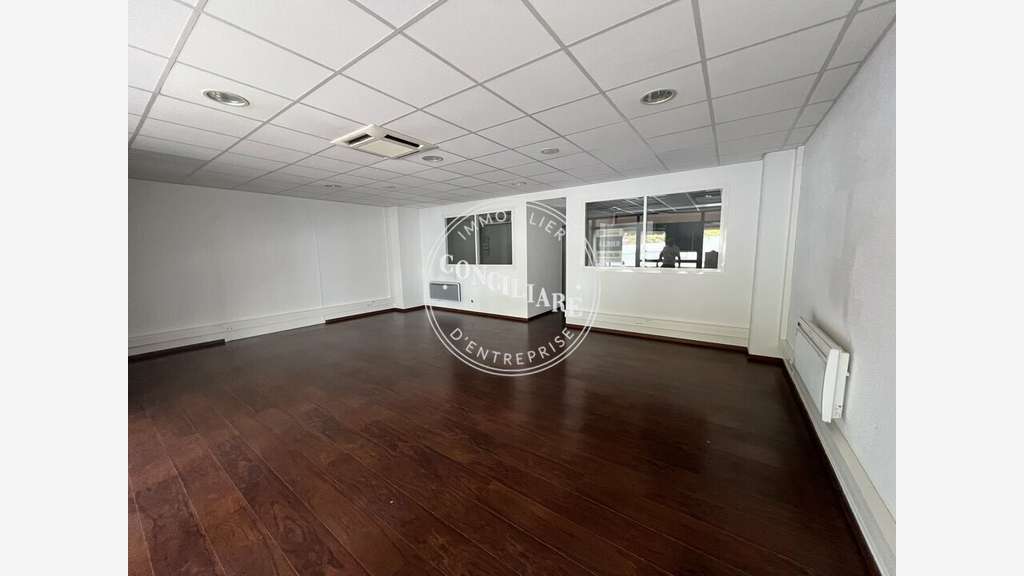 Local commercial de 100m² à l'Union St Caprais