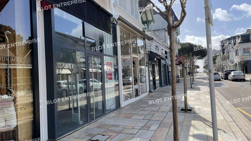 A louer locaux 57m² La Baule Av Général de Gaulle