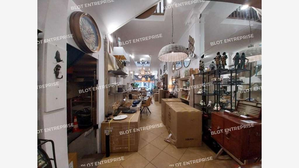 A louer locaux commerciaux de 276m² à La Baule