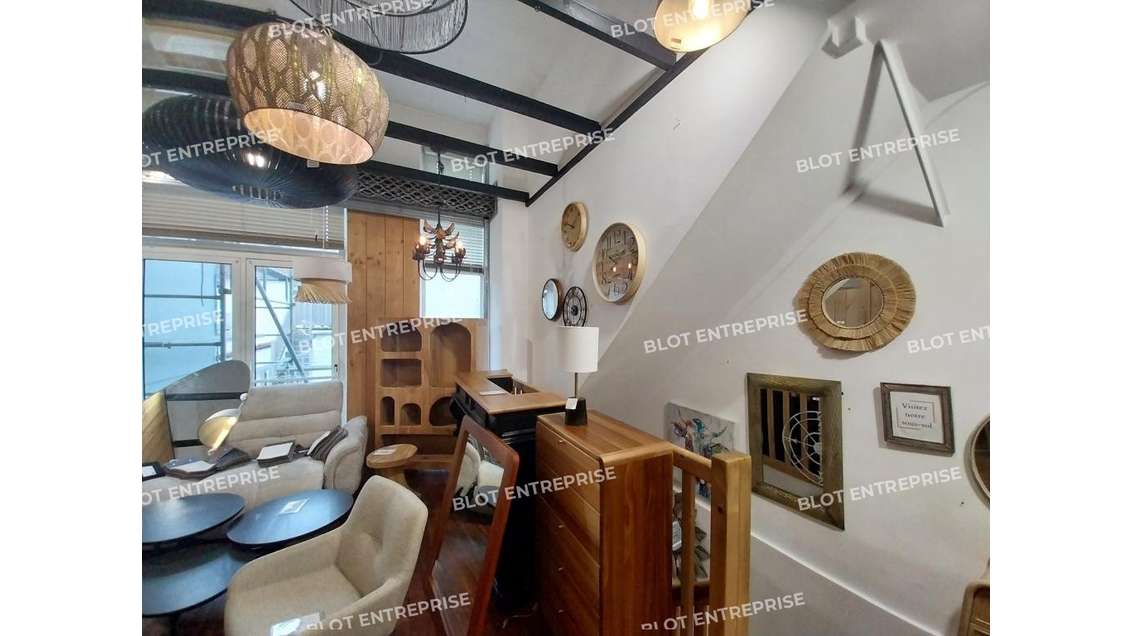 A louer locaux commerciaux de 276m² à La Baule