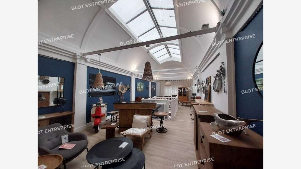 A louer locaux commerciaux de 276m² à La Baule