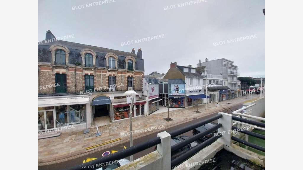 A louer locaux commerciaux de 276m² à La Baule