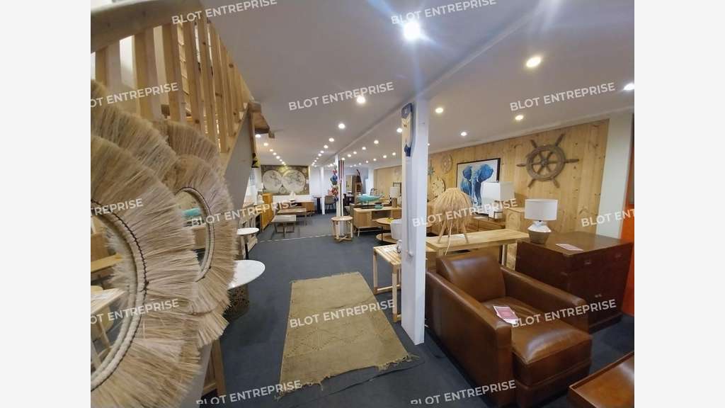 A louer locaux commerciaux de 276m² à La Baule