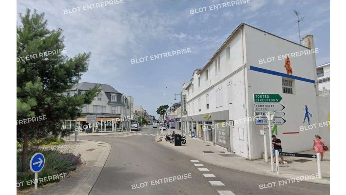 À LOUER - LOCAUX COMMERCIAUX - 50 M² - LA BAULE E