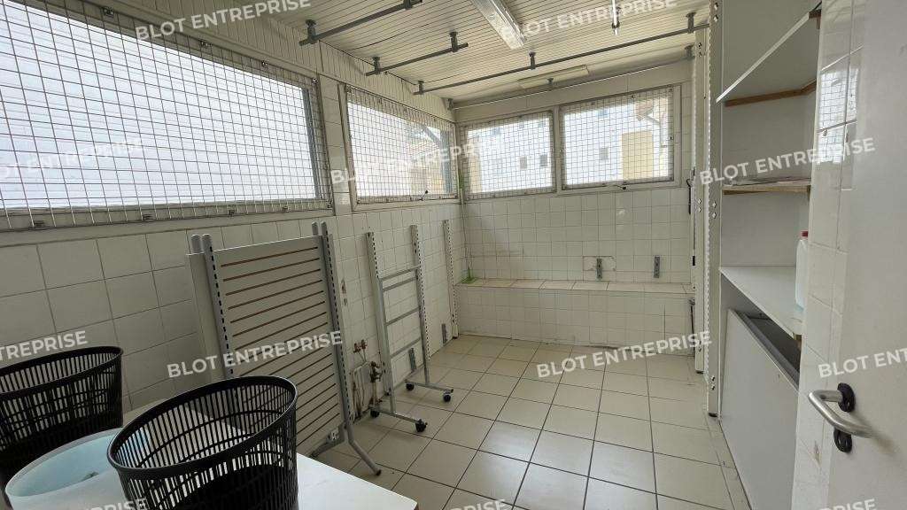 A louer locaux commerciaux de 166m² à La Baule