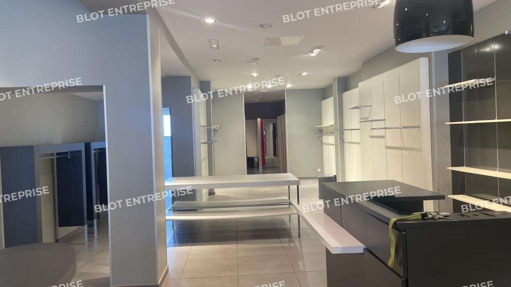 A louer locaux commerciaux de 166m² à La Baule